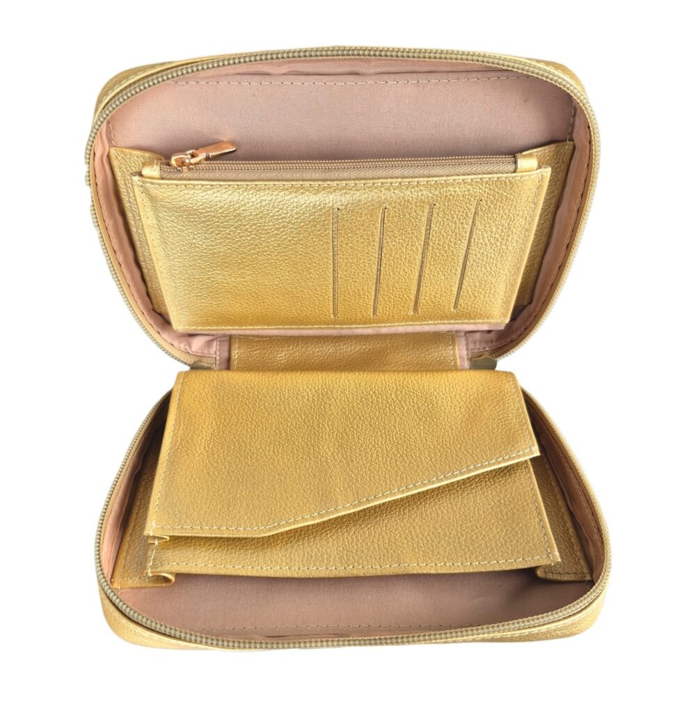 Interior del Bolso Évora de cuero con compartimentos